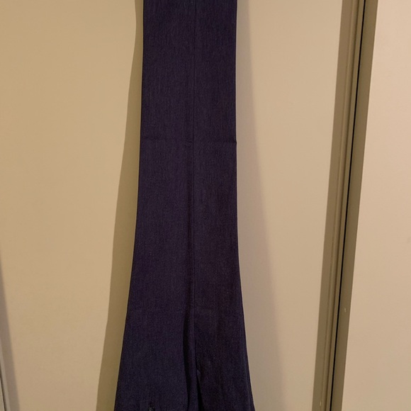 Mens Dockers, skinny fit, 30 x 32 , blue, worn once, 76% cotton 24% poly - Picture 3 of 8